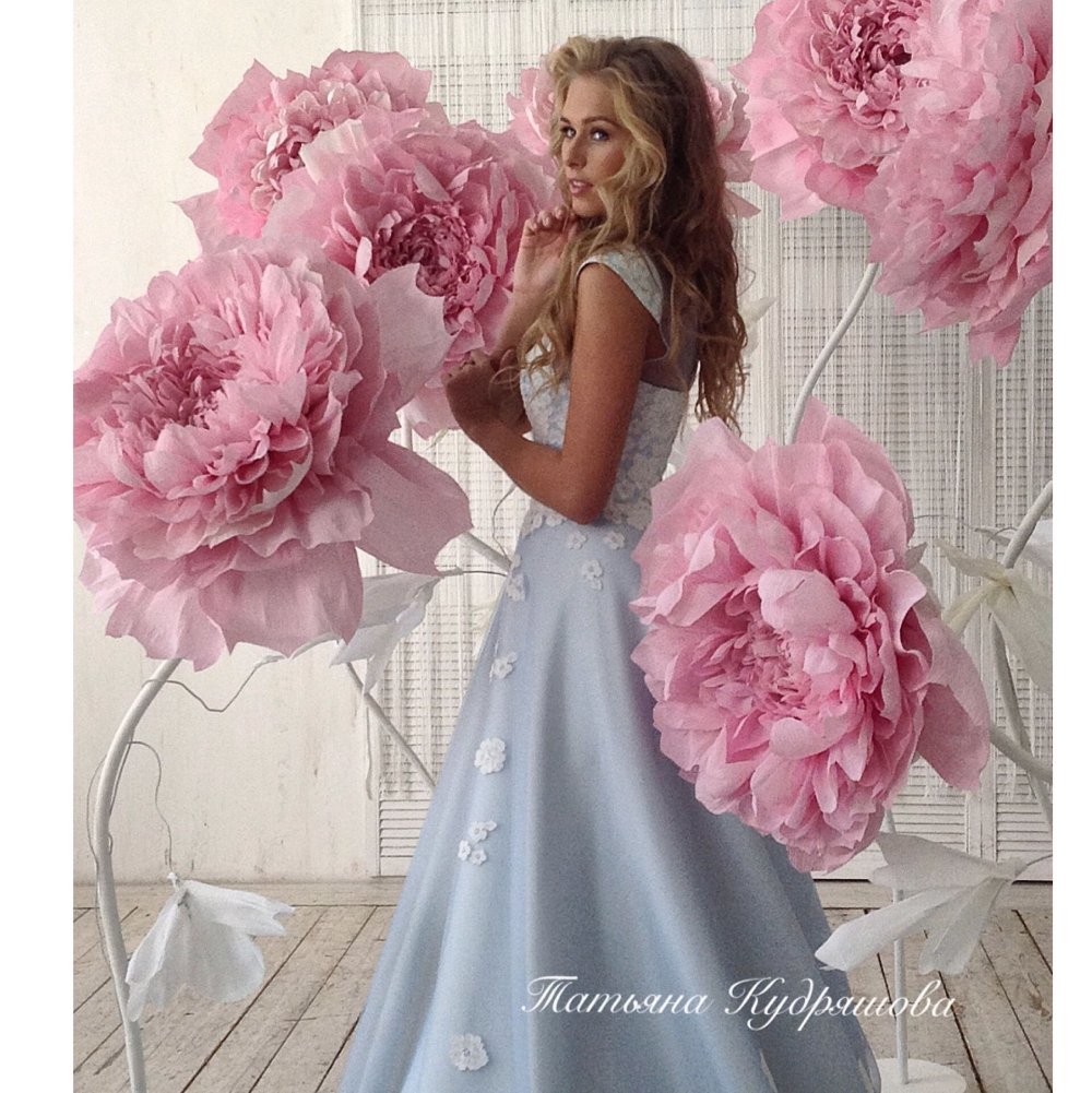 Платье с большими розами