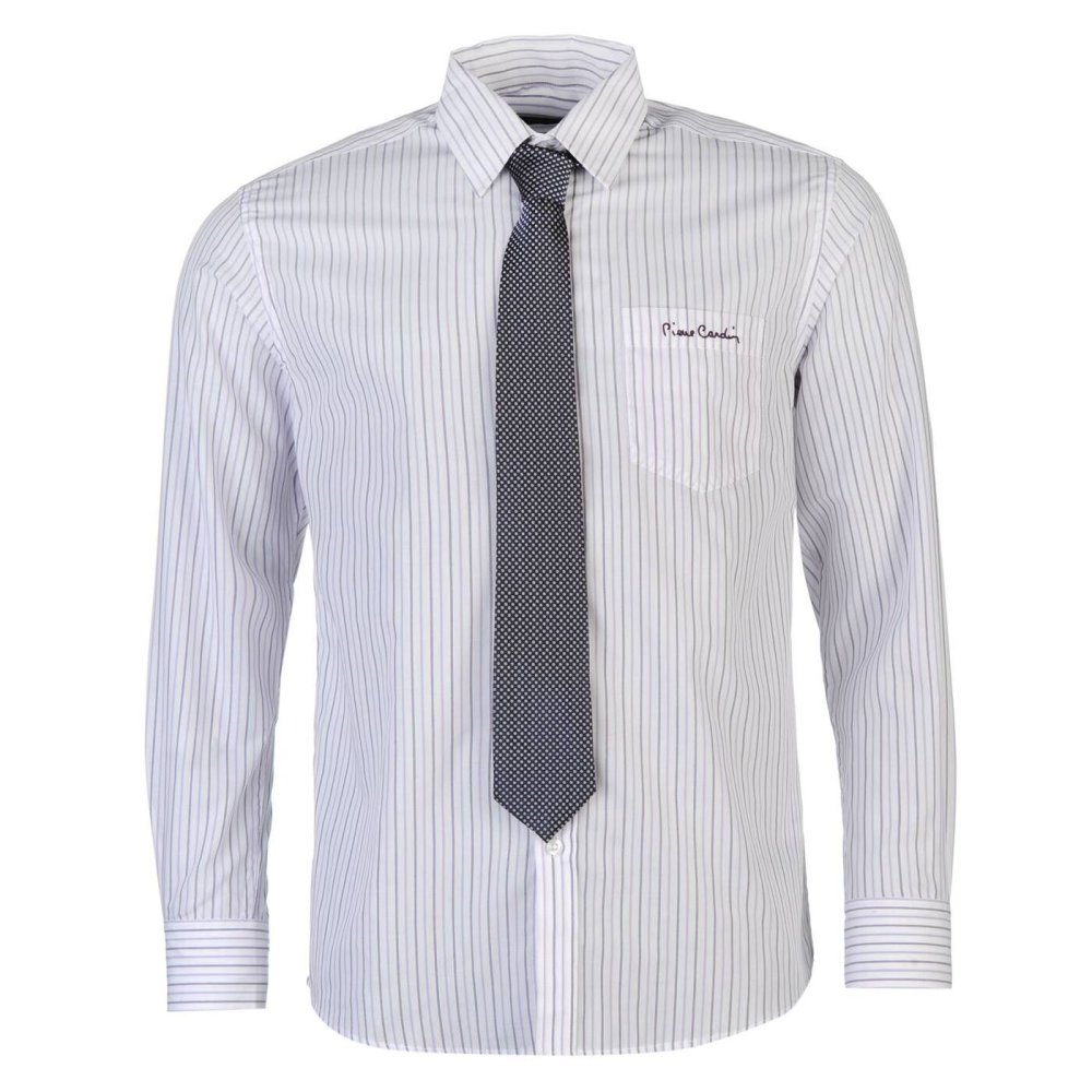 Мужчина в рубашке с галстуком