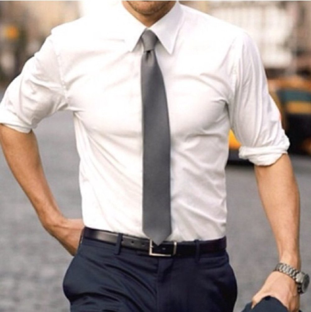 Белая рубашка с галстуком