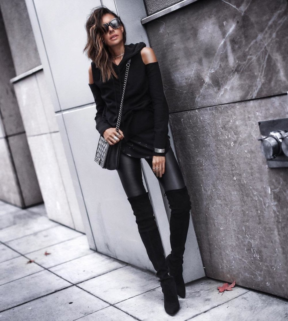 Кожаные легинсы со шнуровкой спереди