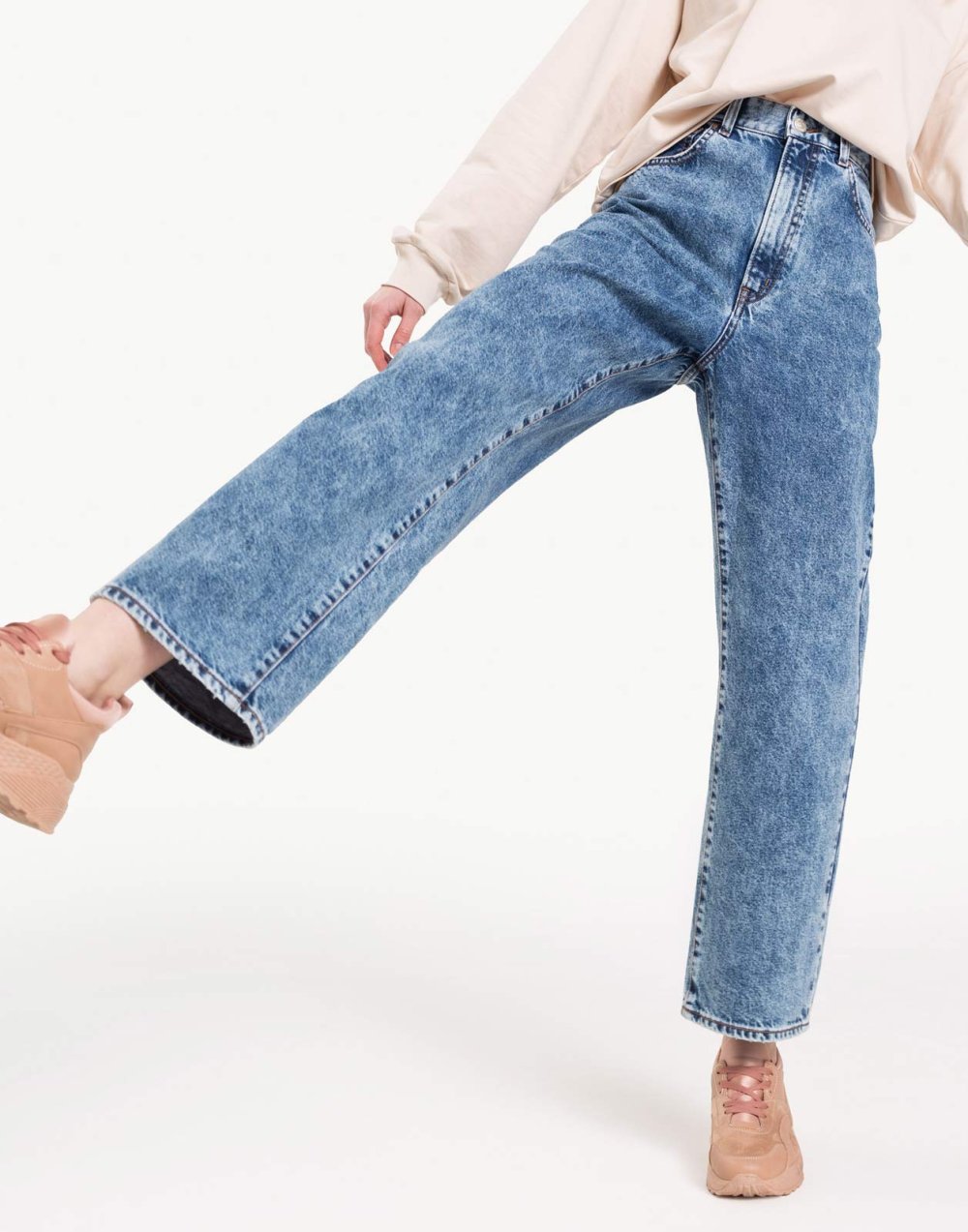 Джинсы слоучи Stradivarius