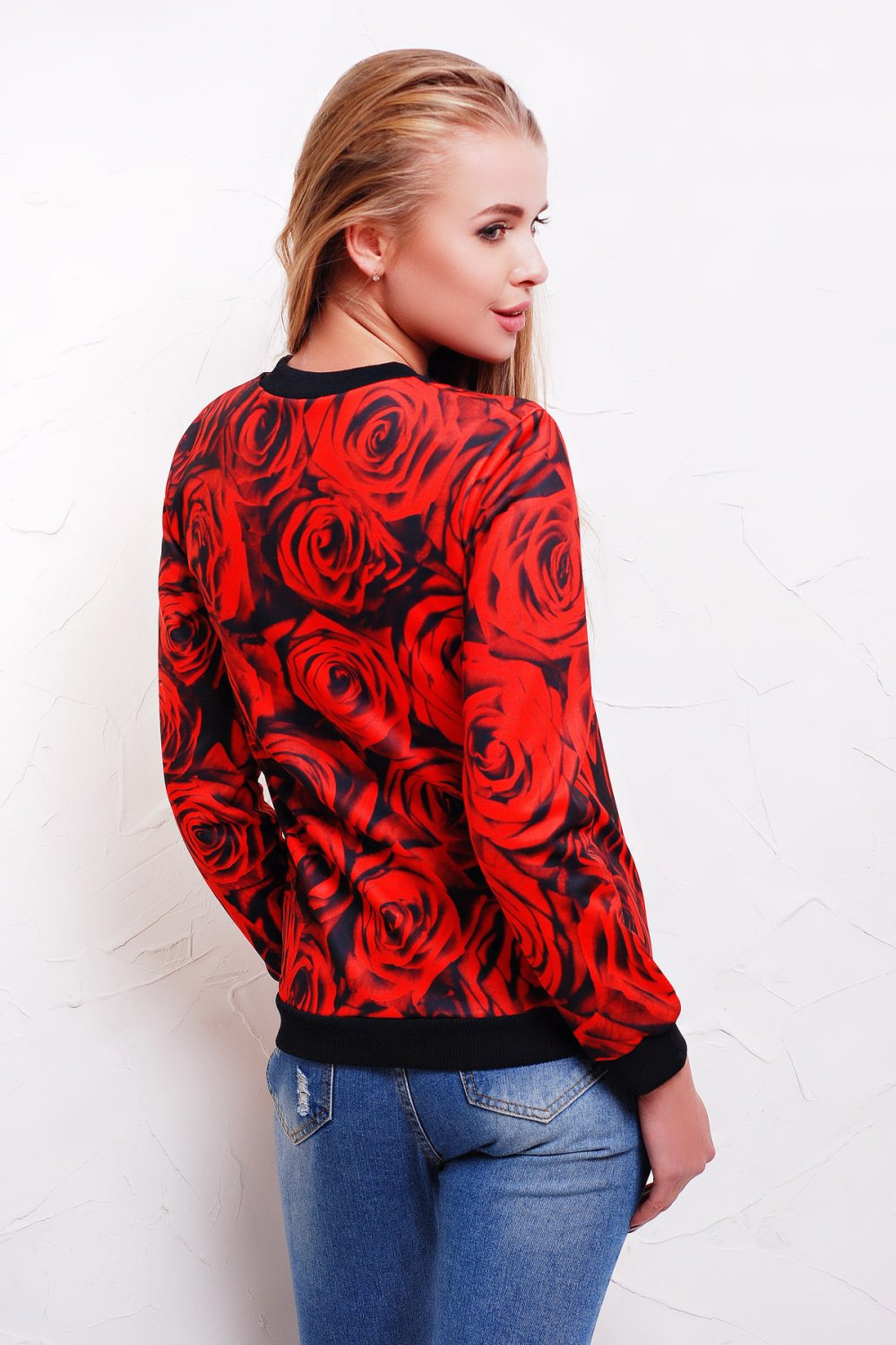 Кофта с красными розами