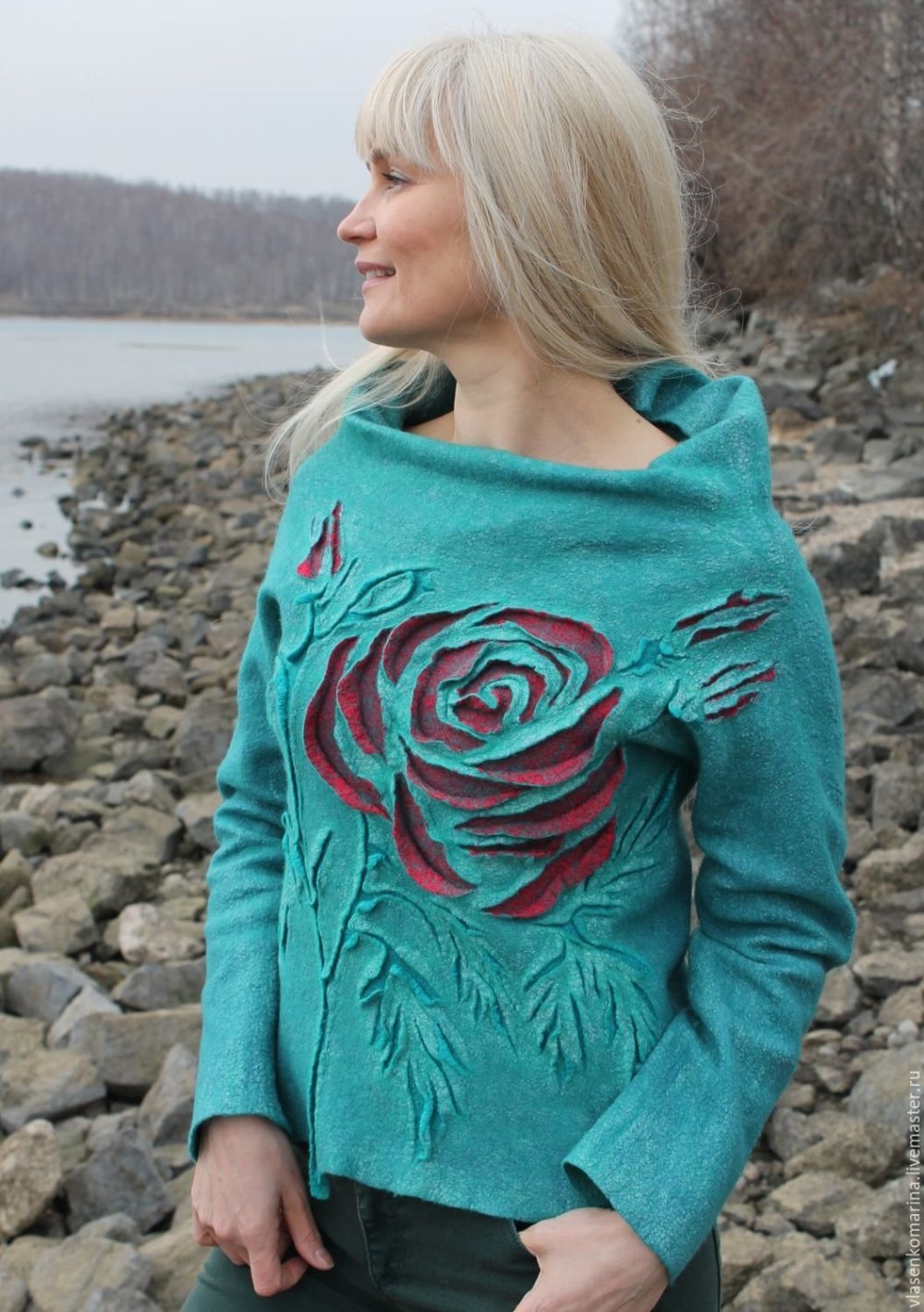 Валяный джемпер с вышивкой