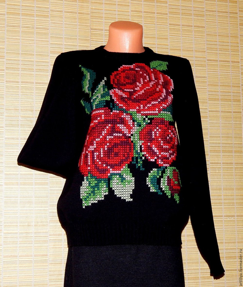 Джемпер Дольче Габбана с розами