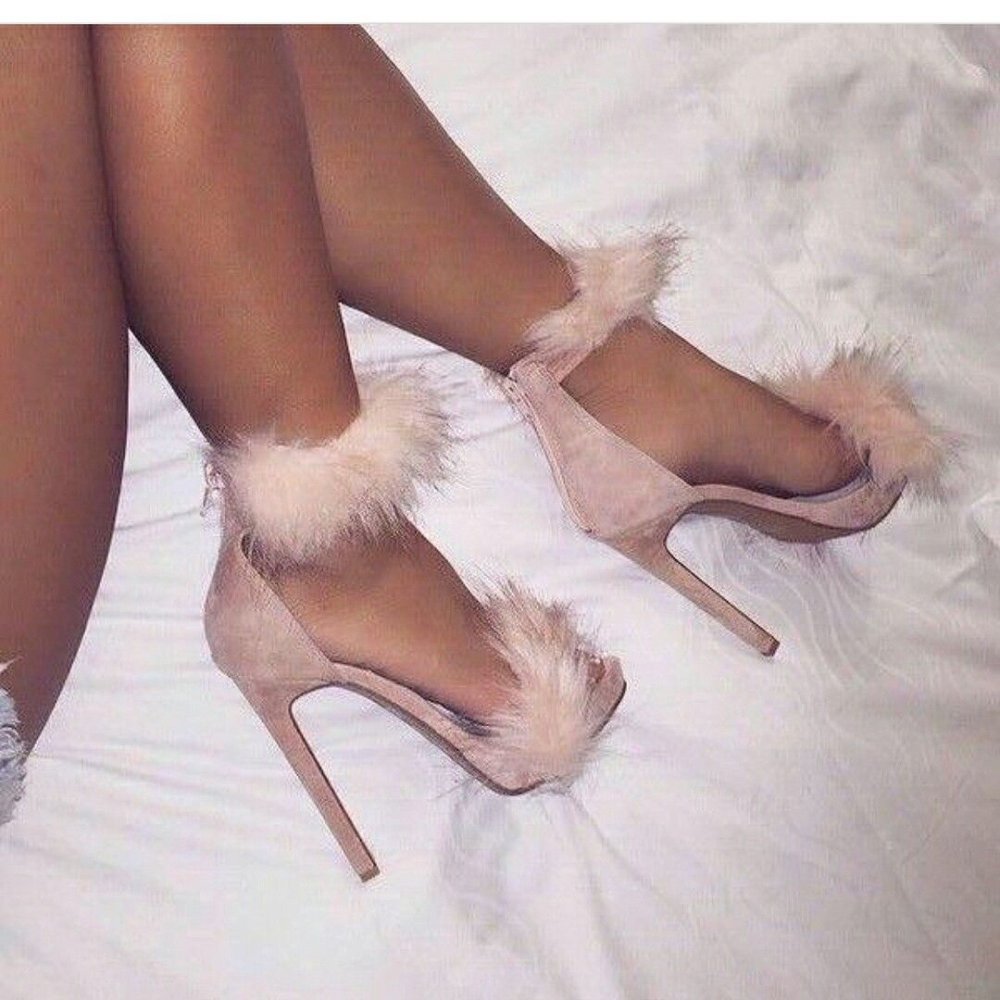 Туфли с пушком на каблуке
