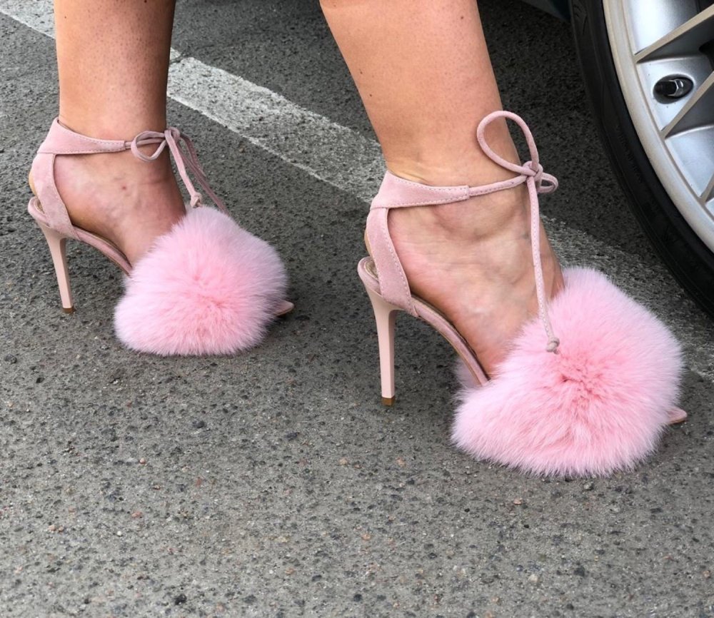 Туфли с пушком на каблуке