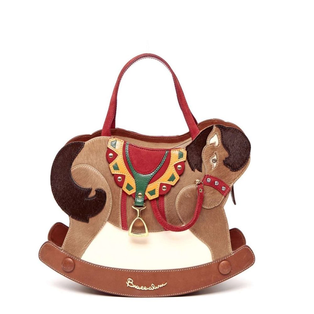 Сумка в драматическом стиле