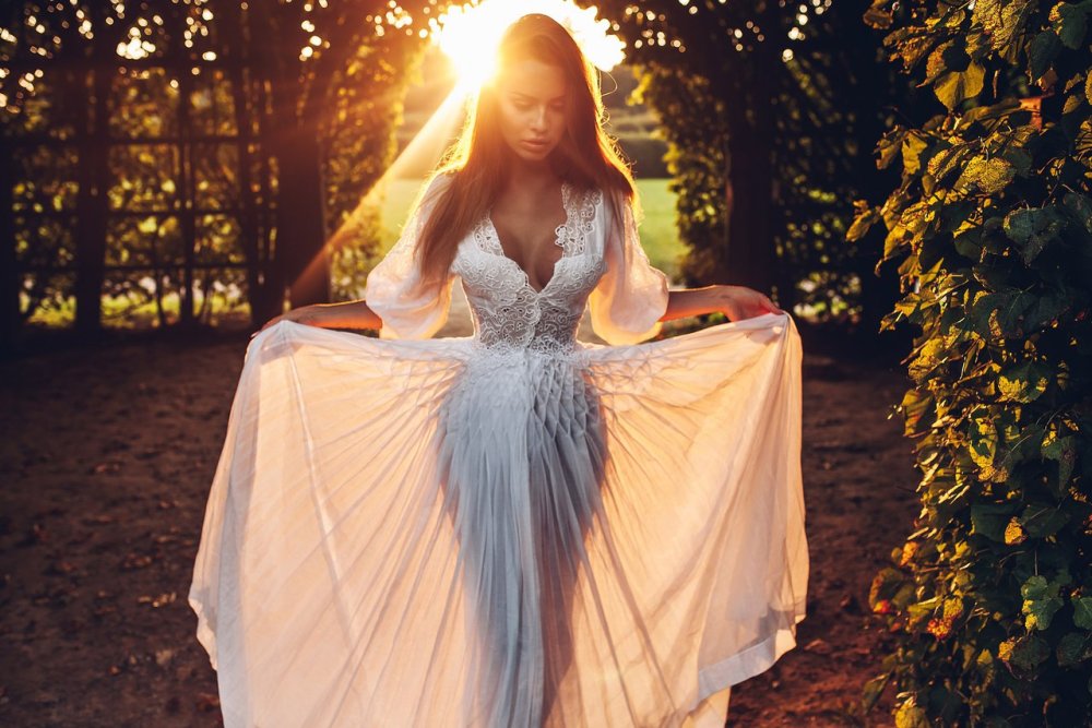 Роузи Хантингтон-Уайтли на улице