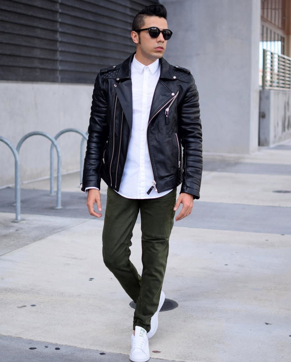 Одежда под белые кроссовки для мужчин