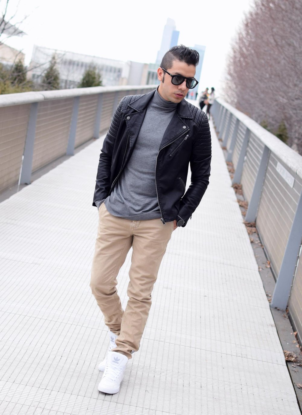 Кожаная куртка и белые кроссовки