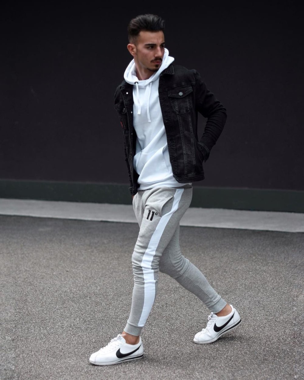 Джинсы и кожаная куртка мужская