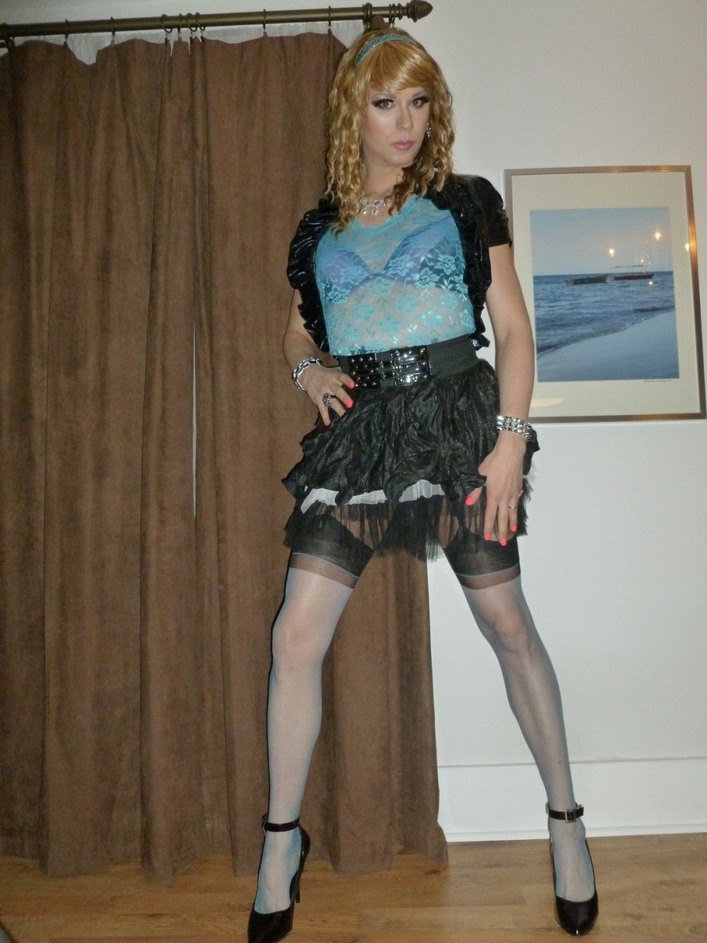 Кроссдрессеры в мини юбках