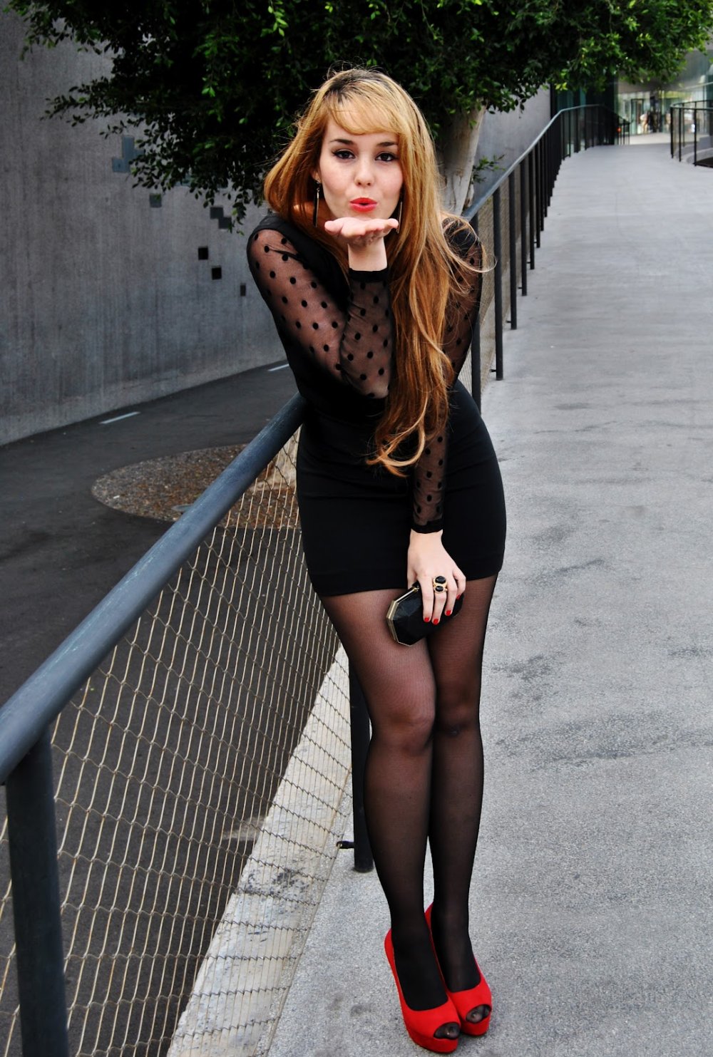 Кроссдрессеры в платьях и колготках