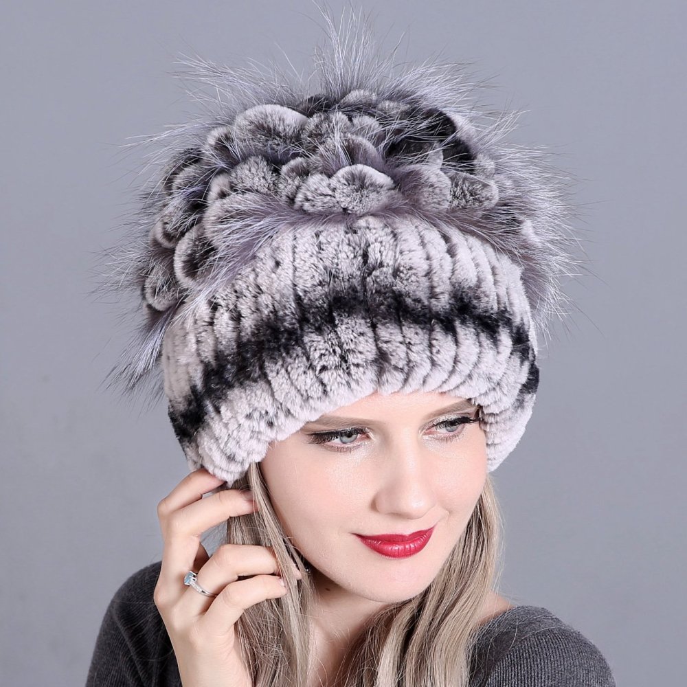 Меховые шапки женские