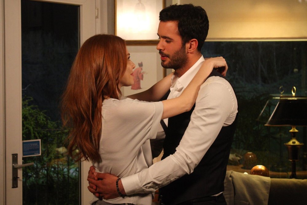 Дефне Топал прически