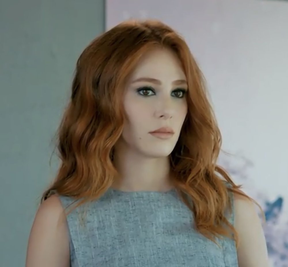 Эльчин Сангу в зеленом