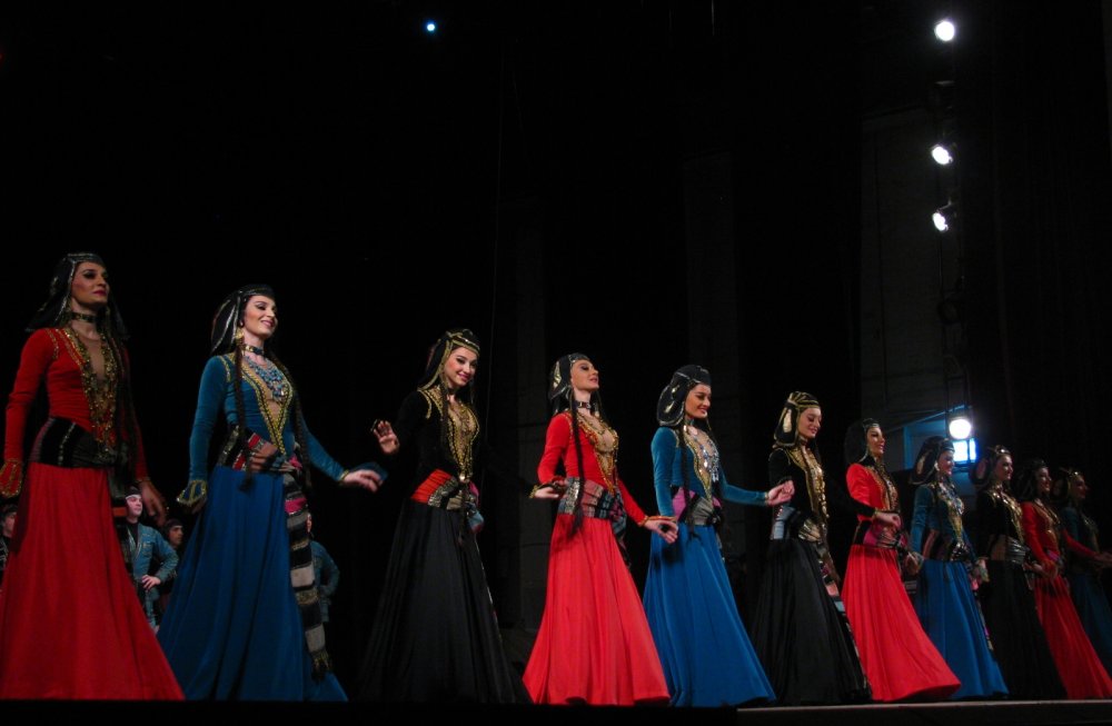 Танцевальный коллектив Шатили