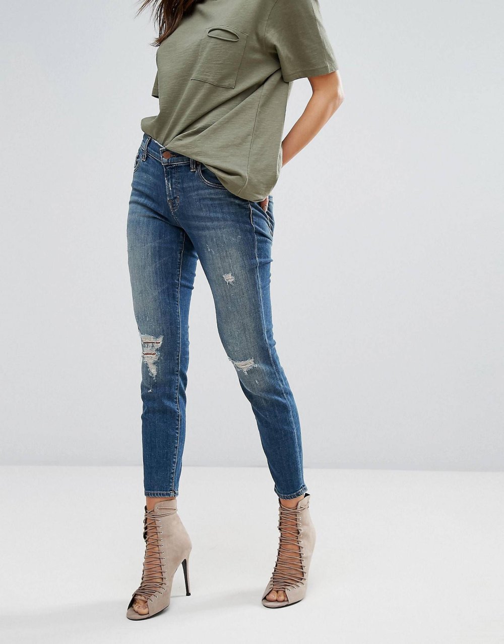 Джулия Баретто в джинсах