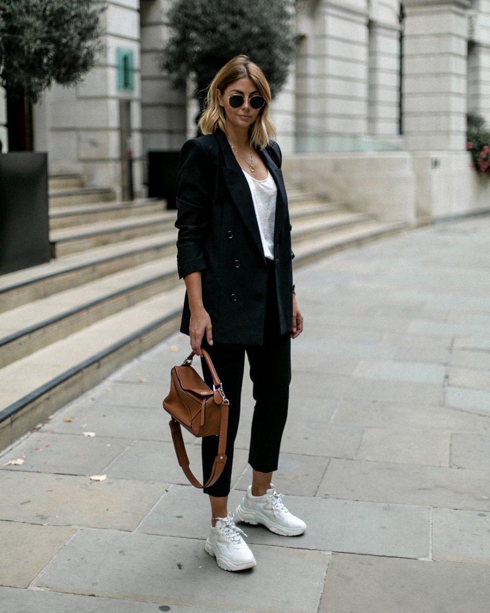 Красный женский костюм спортшик