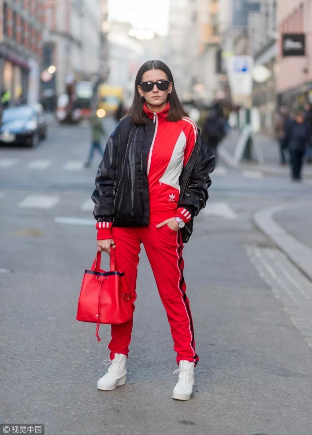 Стиль косуха и спортивные штаны