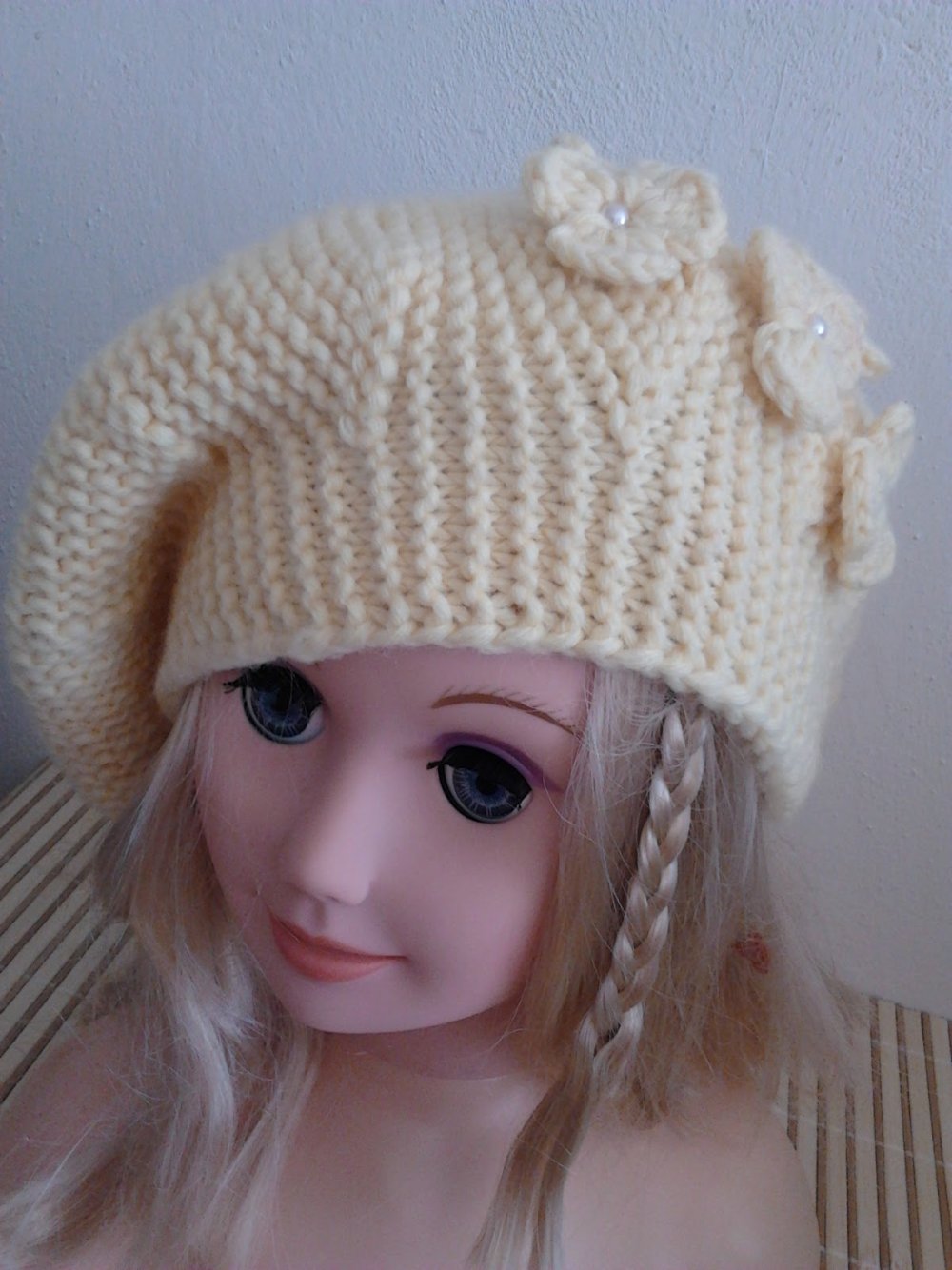 Ажурные шапки на весну спицами женские