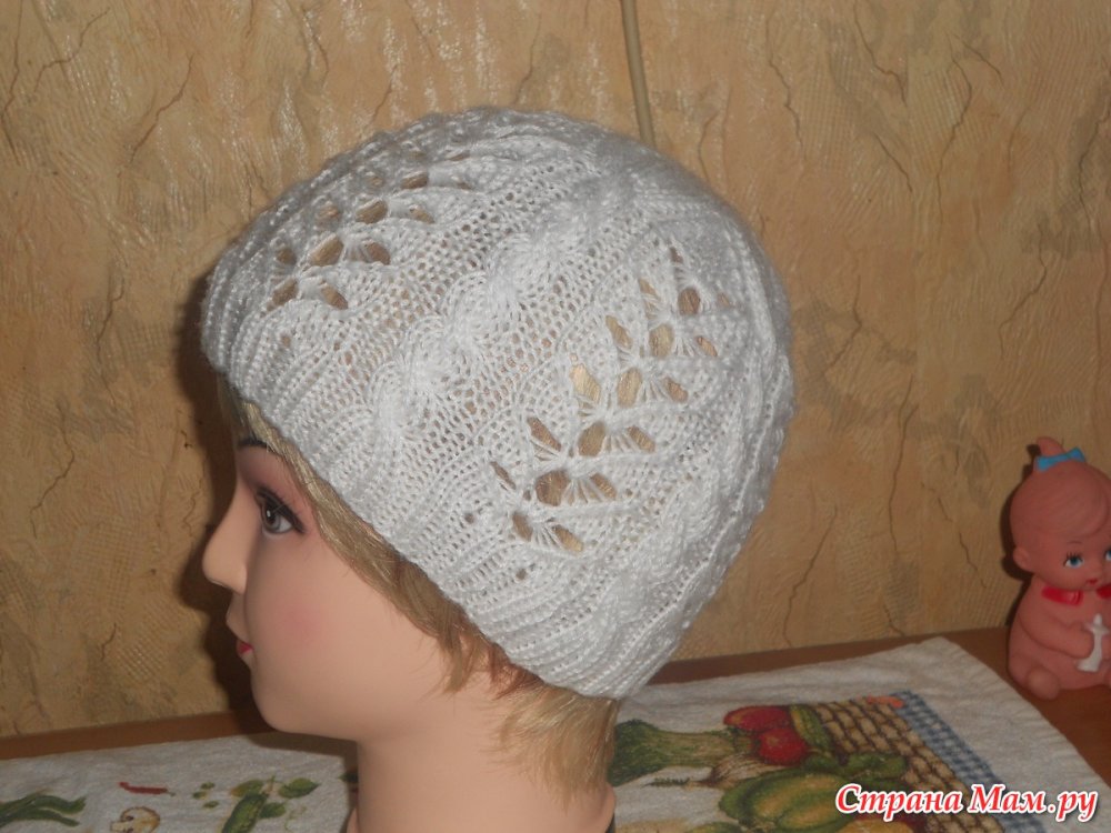Шапка с аранами спицами