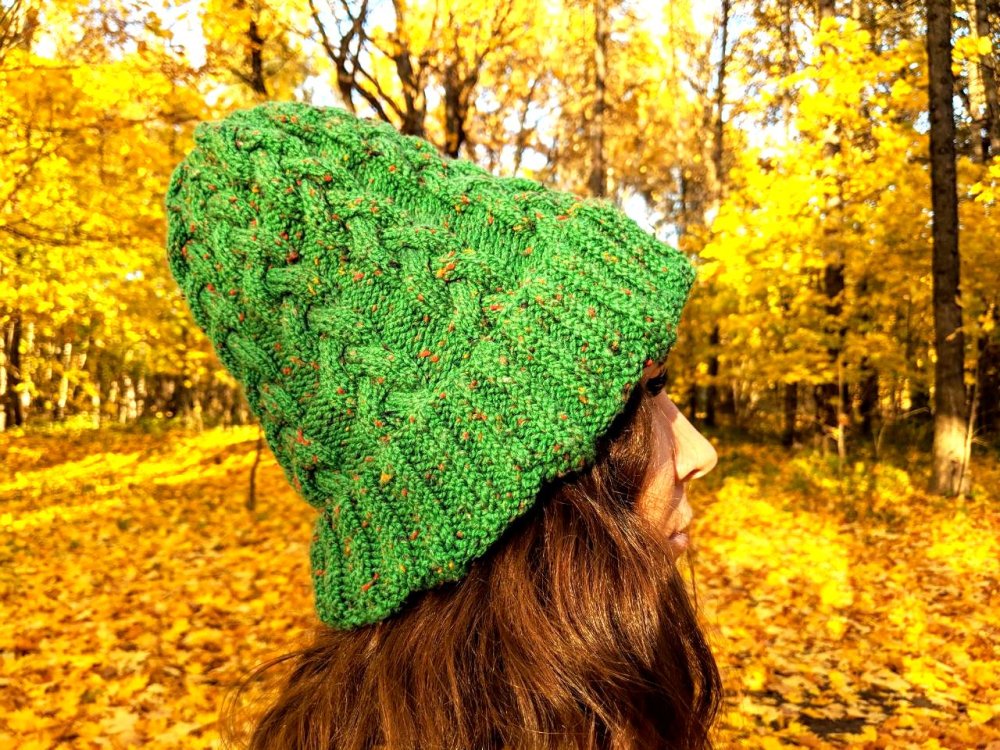 Женская шапочка спицами