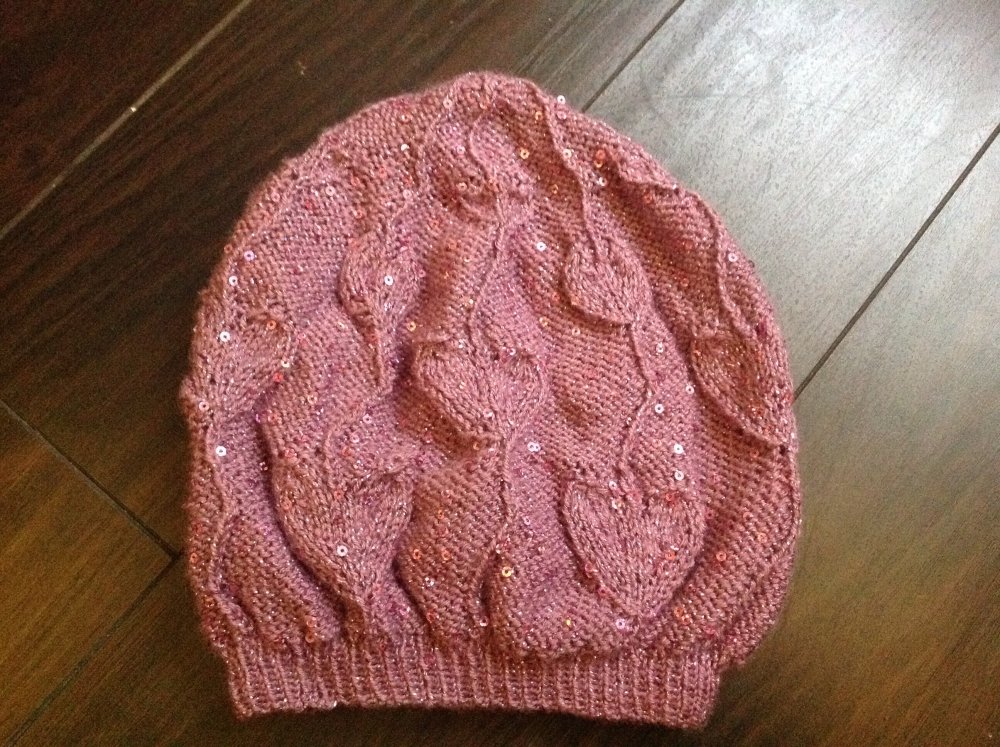 Ажурная шапка спицами