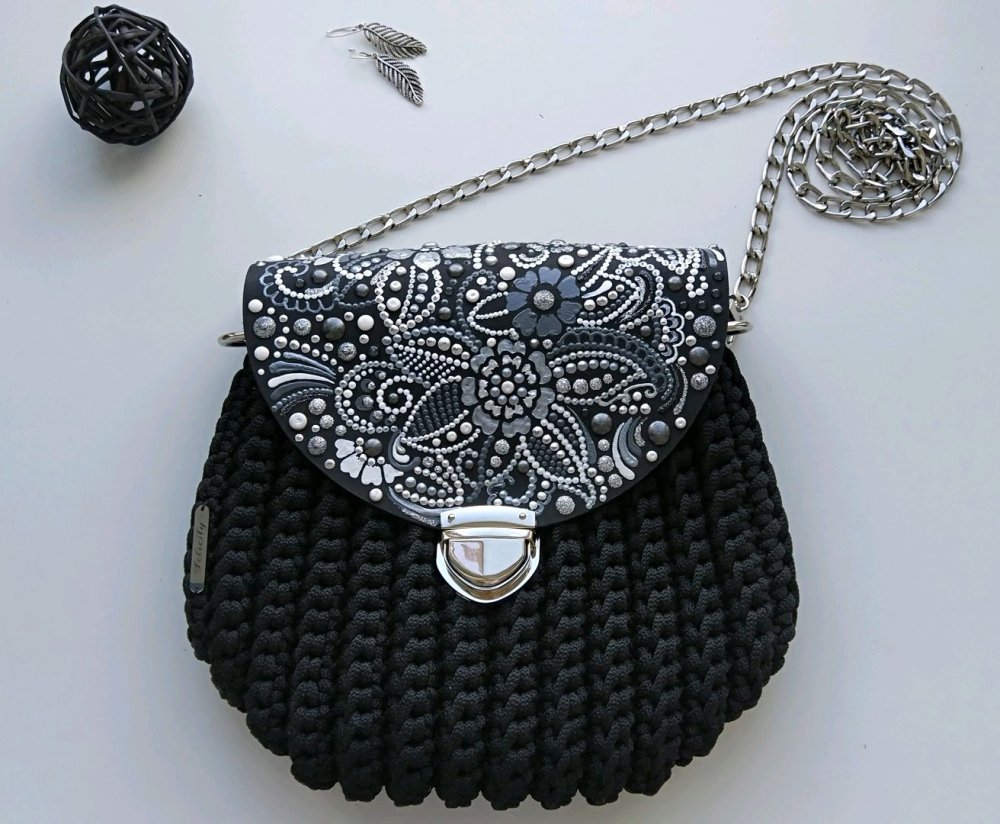 Черная вязаная сумка