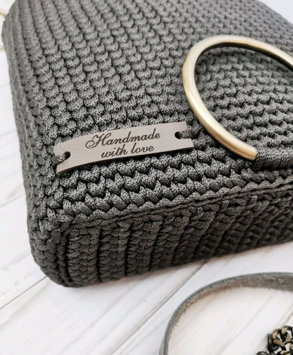 Сумка Ракушка с квадратными ручками черная