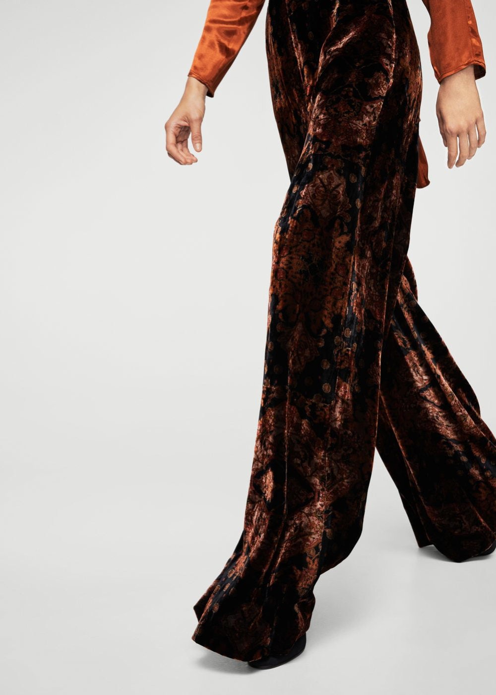 Расклешенные бархатные брюки Mango 2020