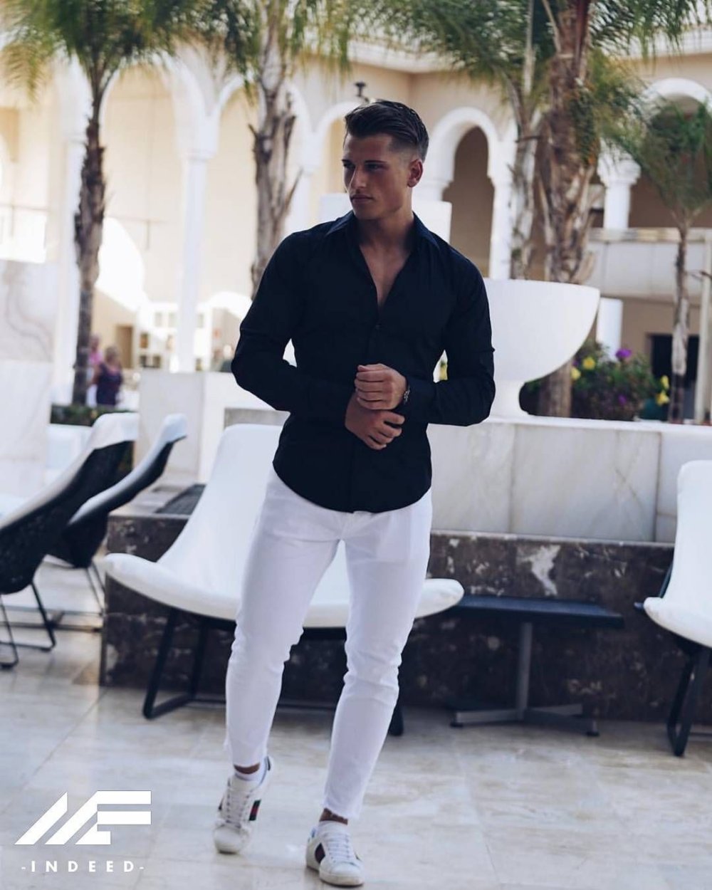 Белая рубашка черные брюки