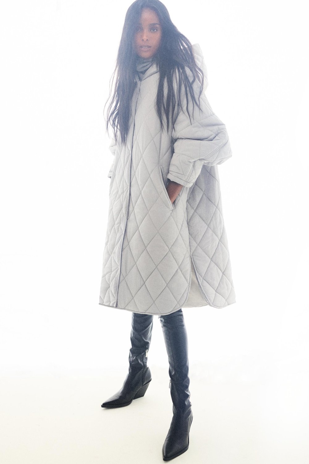 Бежевое пальто оверсайз