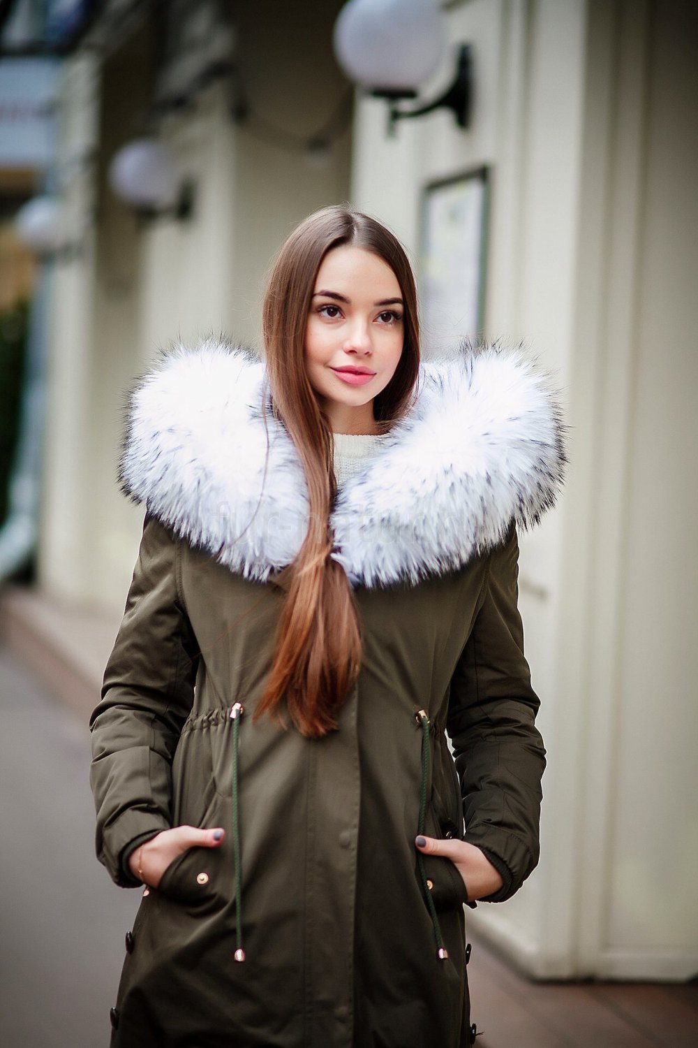 Дубленка коричневая короткая с белым мехом