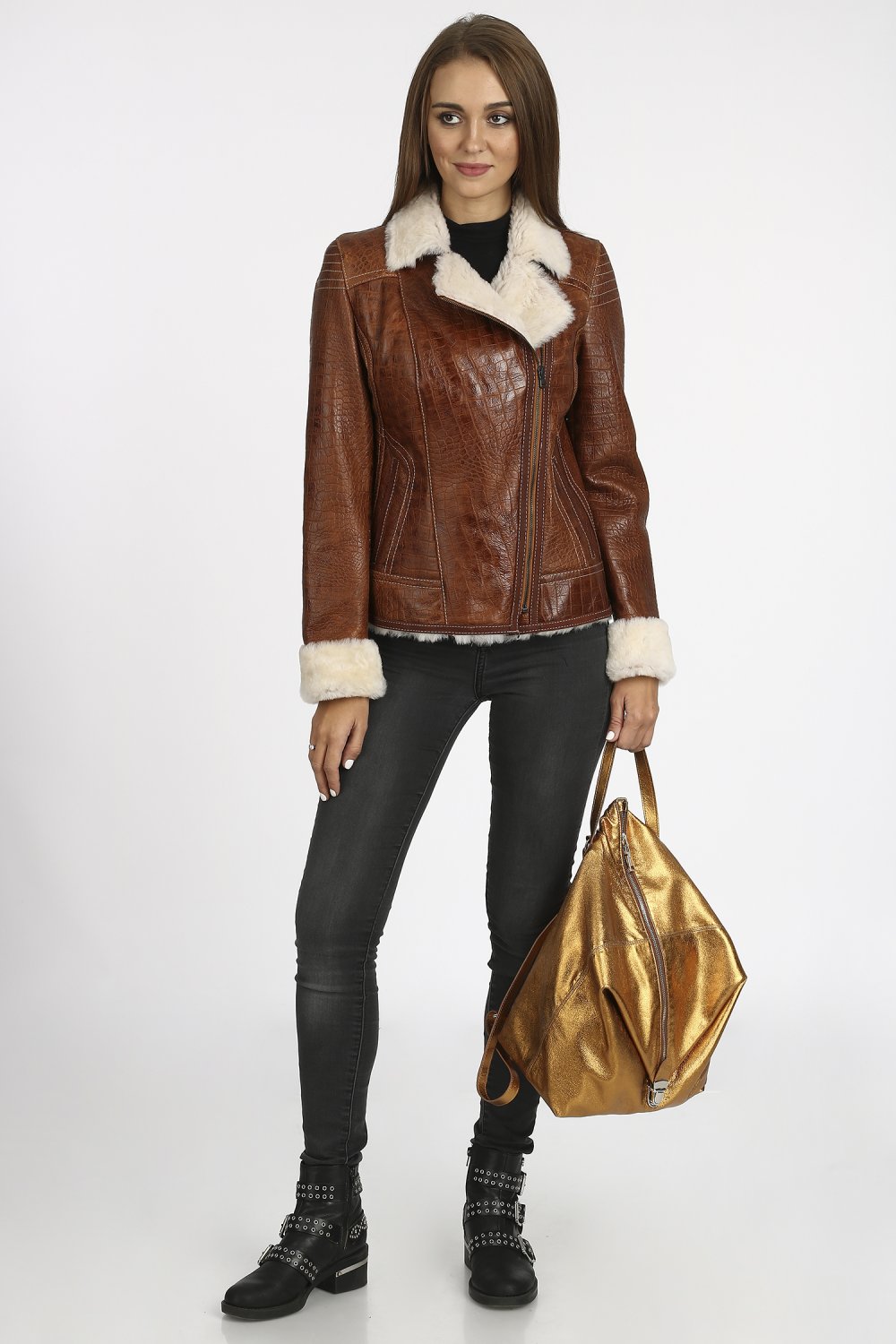 Красивые девушки в пуховиках