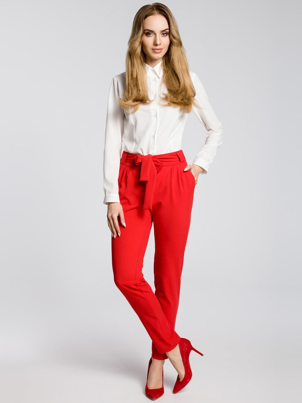 Красные лаковые брюки