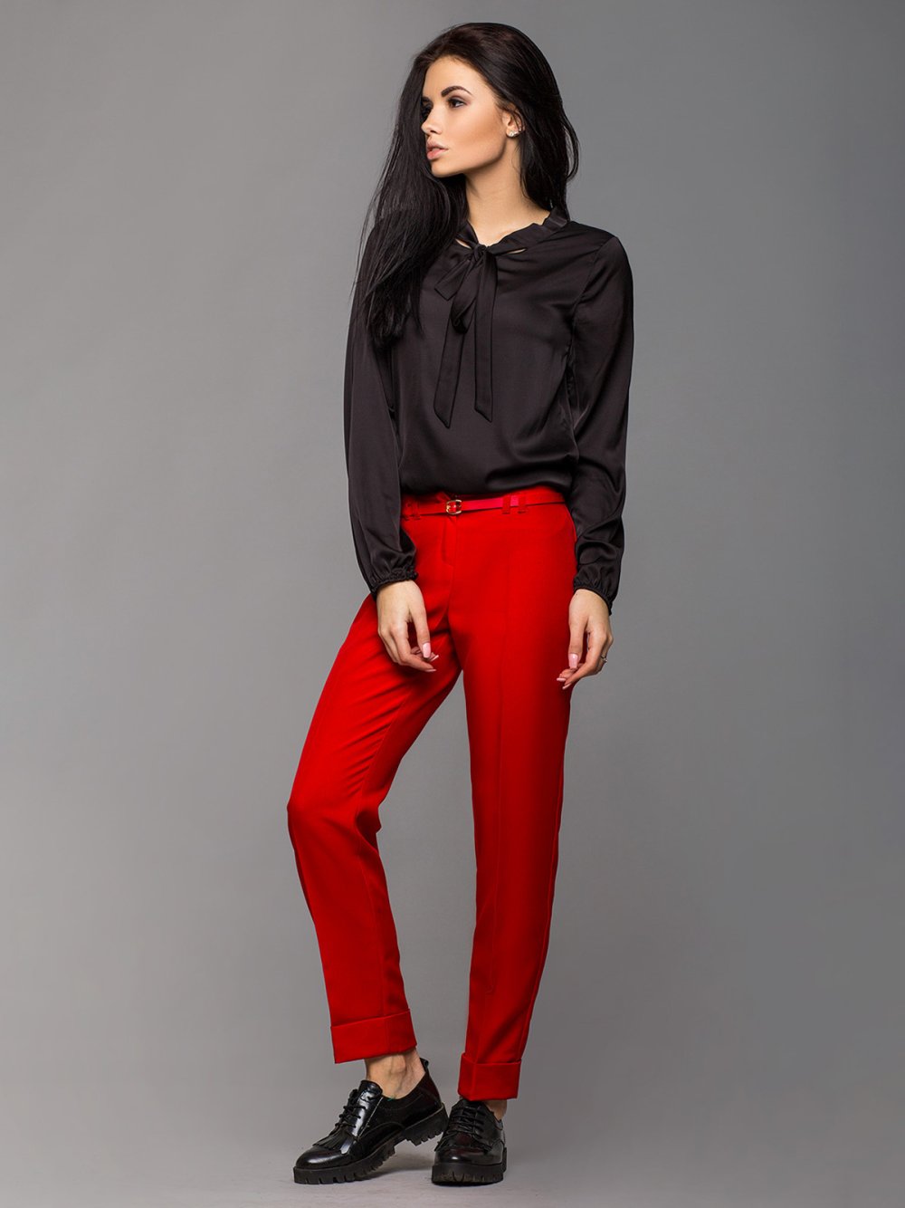 Красные лаковые брюки