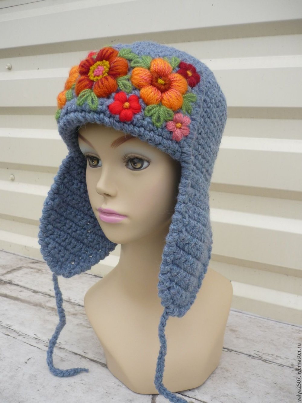 Вязаная шапка ушанка женская