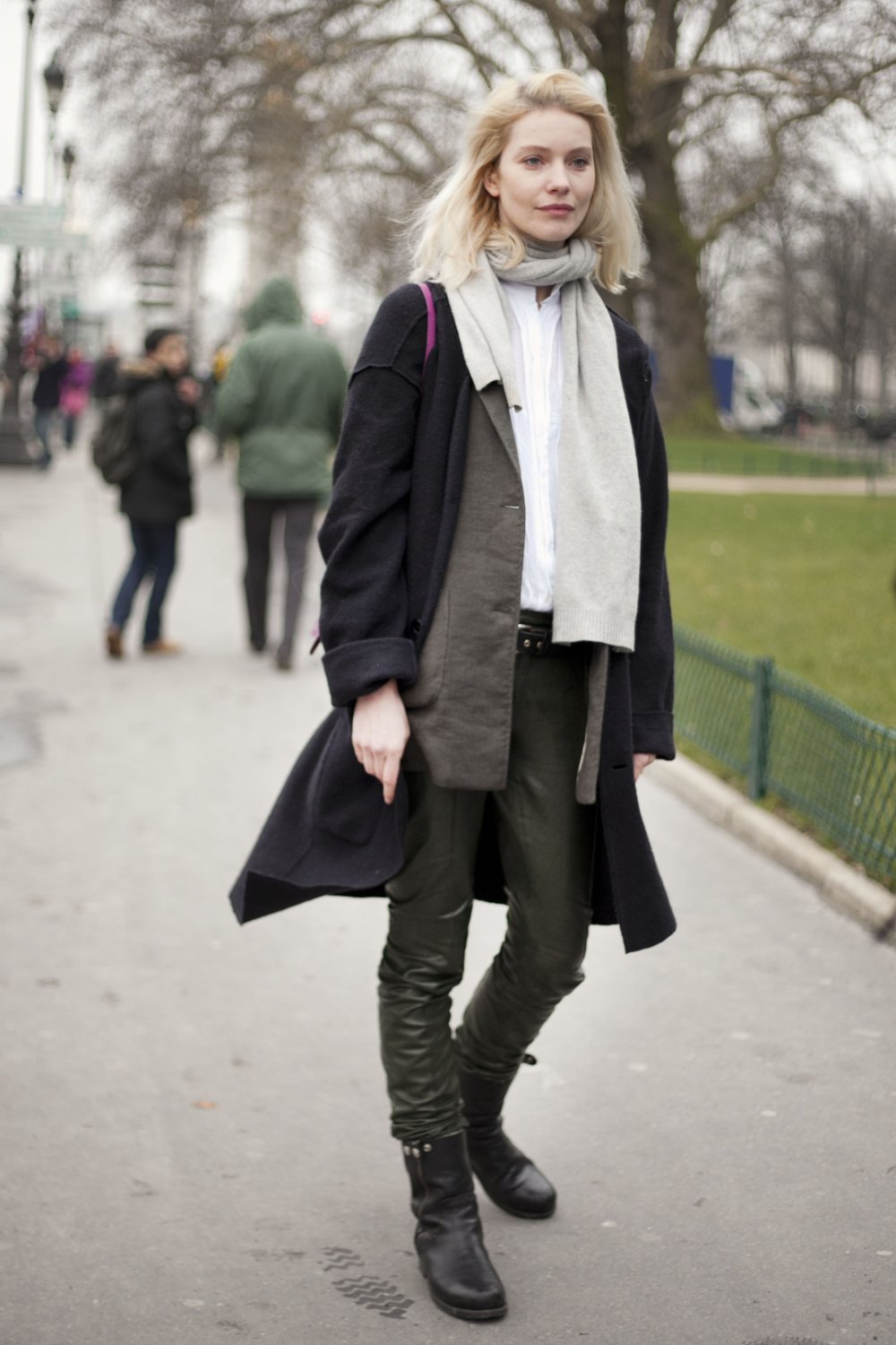 Ботинки Челси носятся