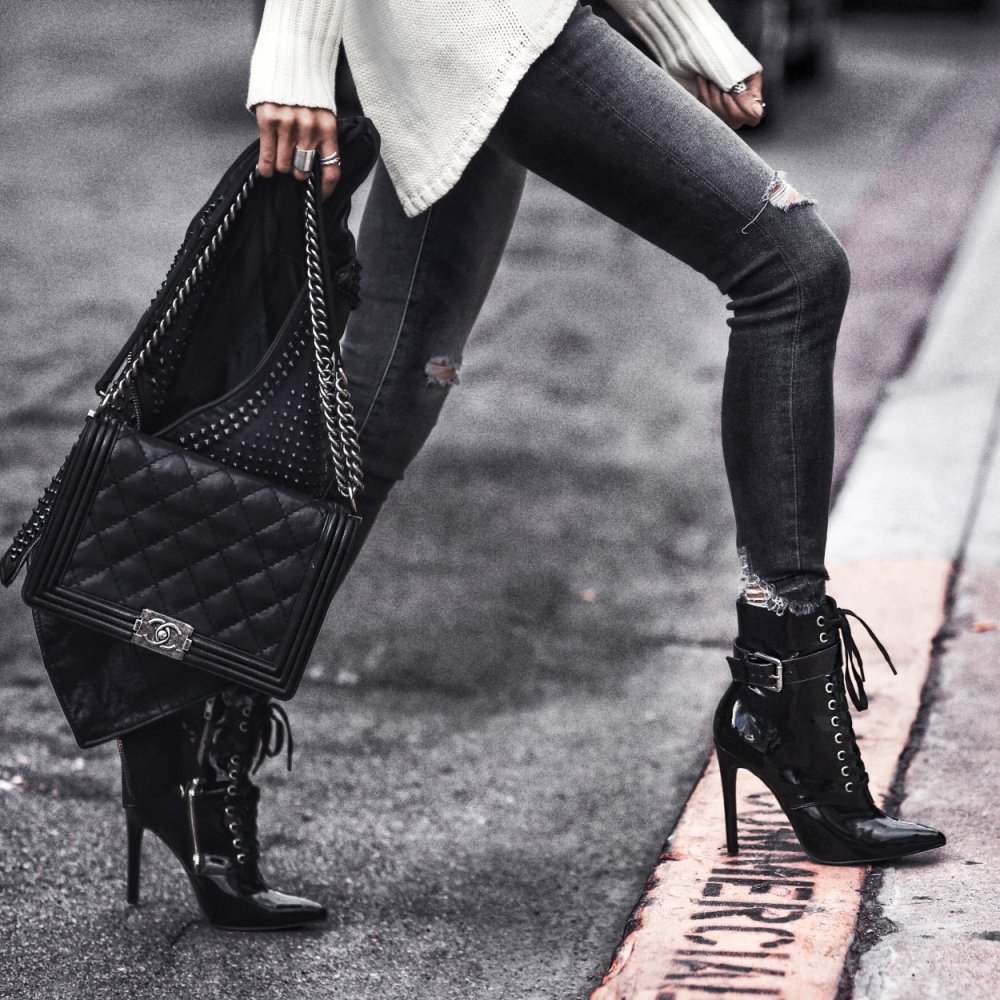 Грубые ботинки с брюками