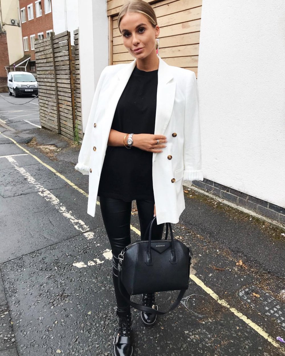 Белый костюм женский