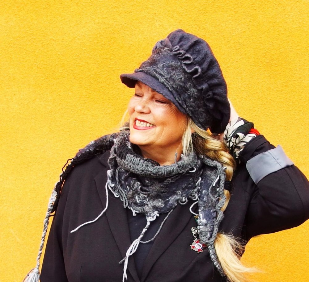 Вязаные шапки в этно стиле