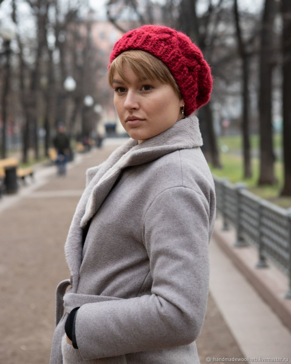 Шапка с бусинами