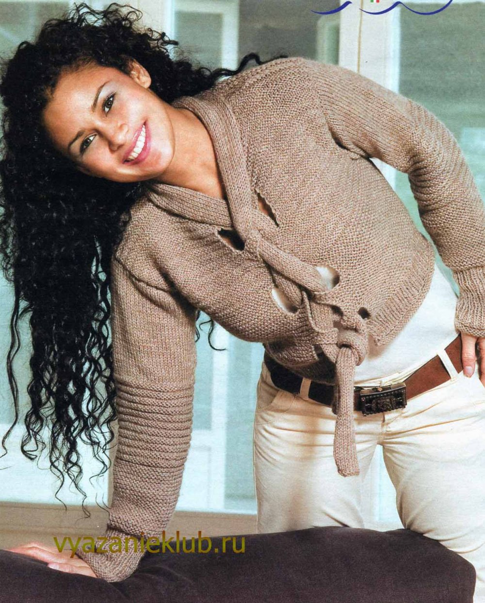 Вязаный жакет с поясом