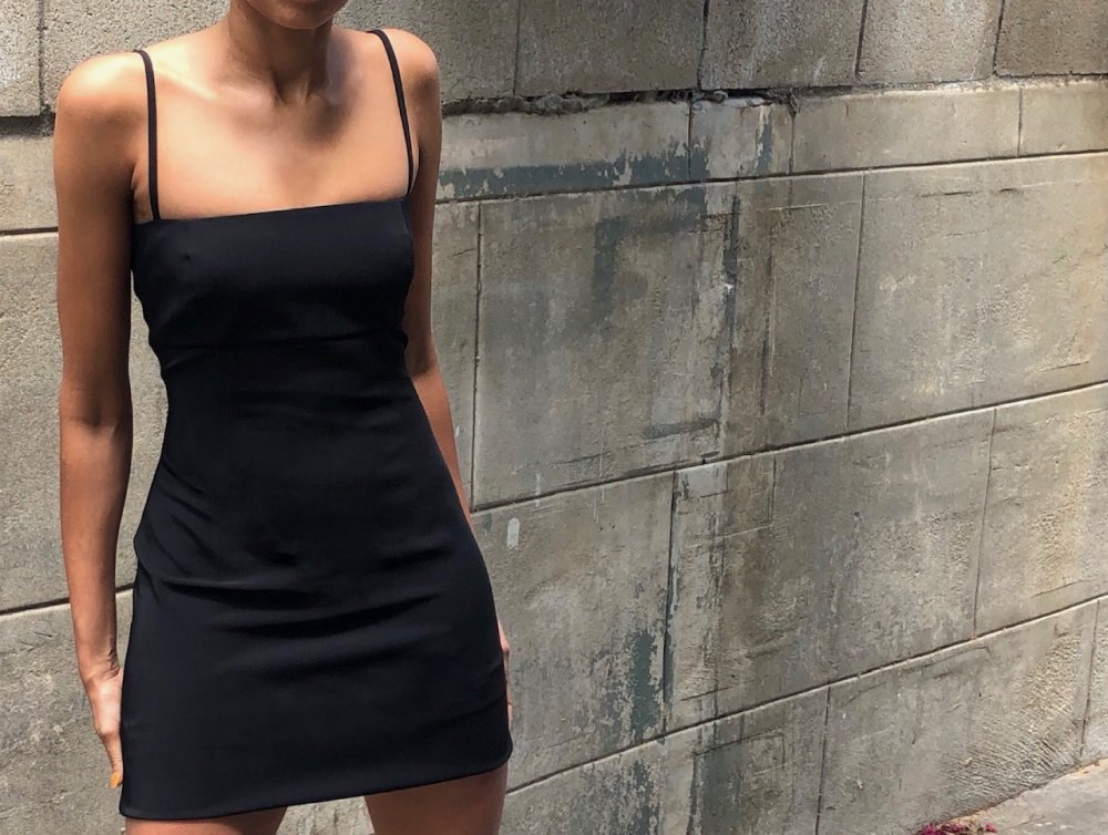 Белое обтягивающее платье короткое