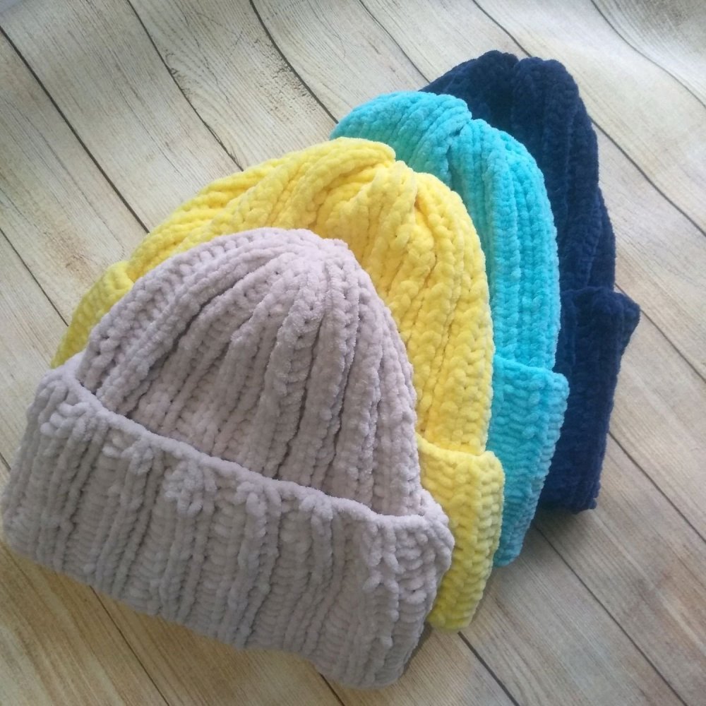 Шапка из плюшевой пряжи