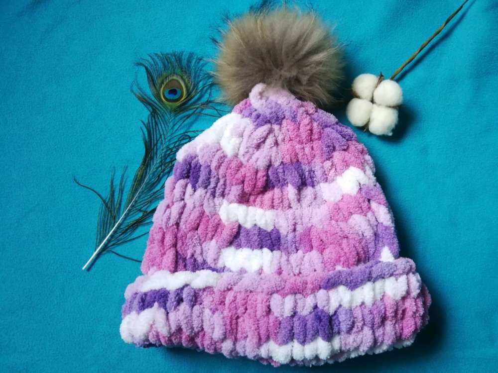 Шапка из плюшевых ниток