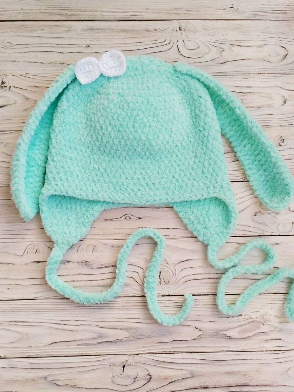 Шапочки из плюшевой пряжи крючком с ушками