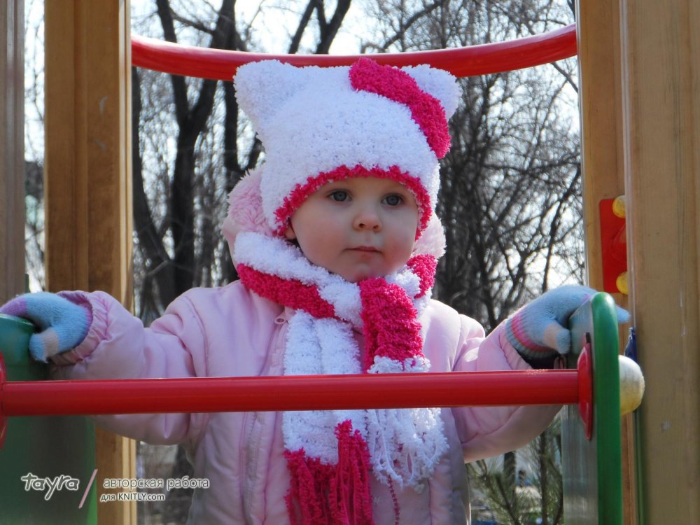 Шапочка для девочки из пушистых ниток