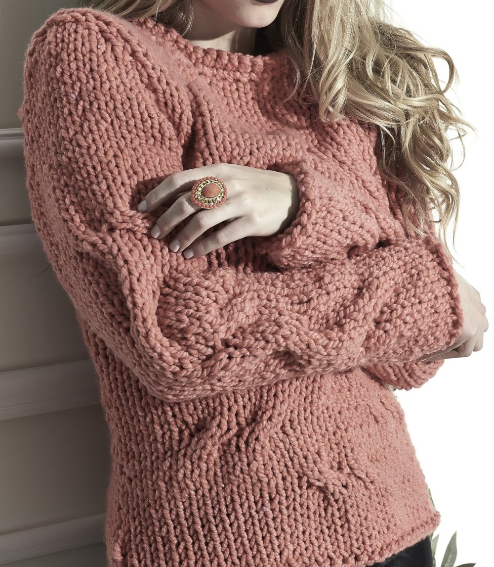 Свитер из объемной пряжи